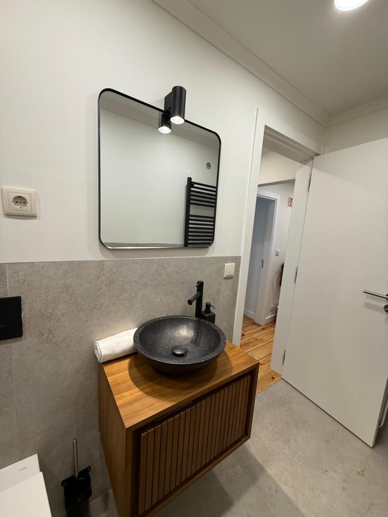 C1 Remodeld Beautiful Charming 2Br Apartment - Bairro Alto Lisbona Esterno foto